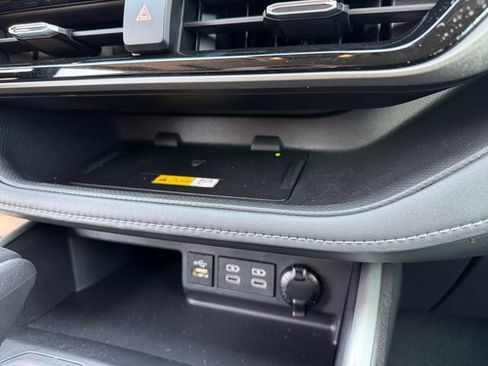 Used 2023 Toyota Highlander XLE FWD image 24