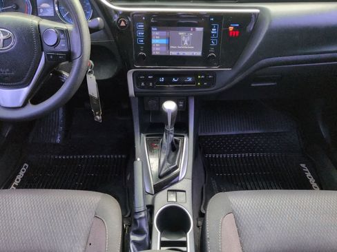 Used 2018 Toyota Corolla LE FWD image 18