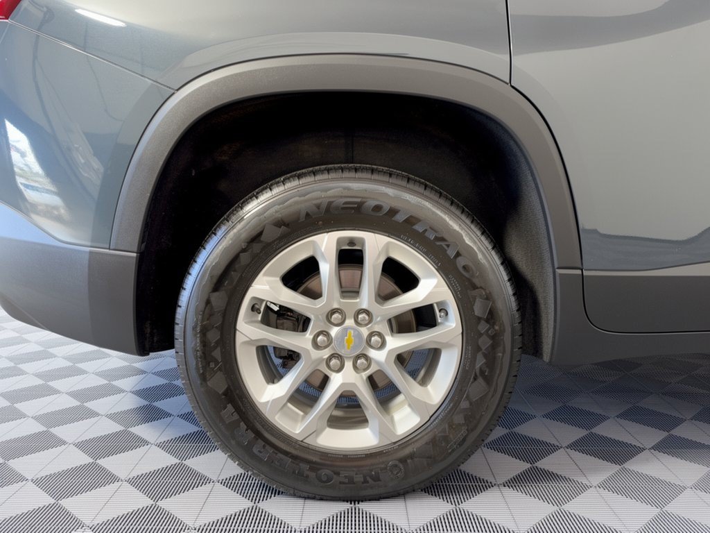 Used 2020 Chevrolet Traverse LT FWD image 13