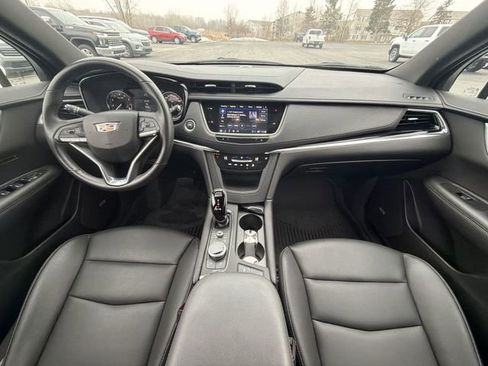 Used 2025 Cadillac XT6 Luxury image 21
