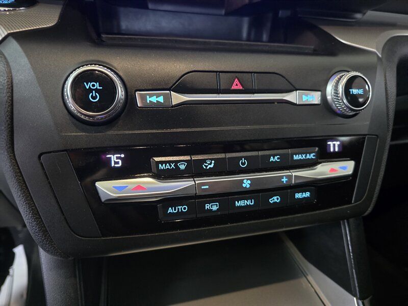 Used 2020 Ford Explorer XLT AWD/4WD image 27
