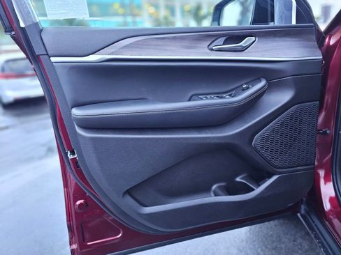 New 2026 Jeep Grand Cherokee Altitude image 18