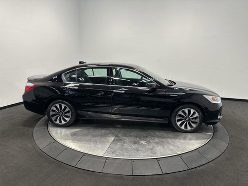 Used 2017 Honda Accord Touring image 7