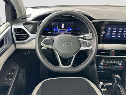 New 2025 Volkswagen Taos SE image 18