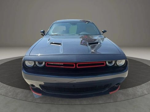 Used 2019 Dodge Challenger SXT RWD image 2