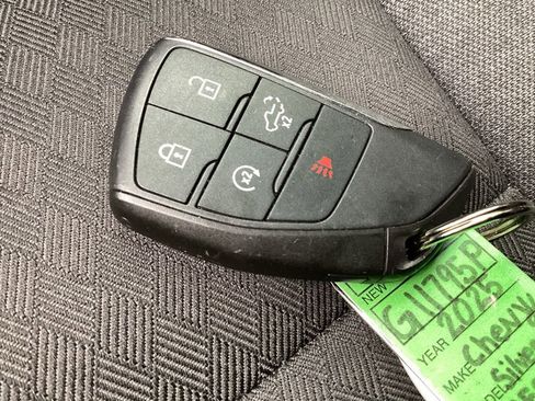 Used 2025 Chevrolet Silverado 1500 LT image 32