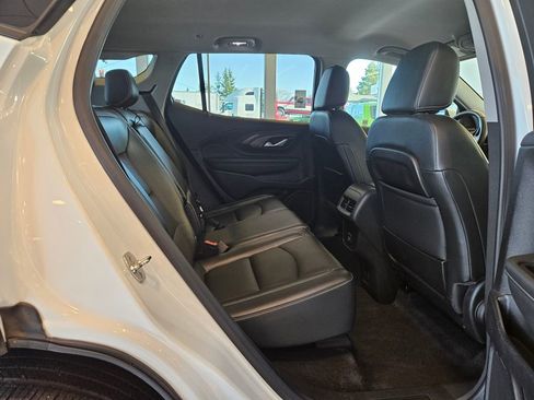 Used 2024 GMC Terrain SLT image 29