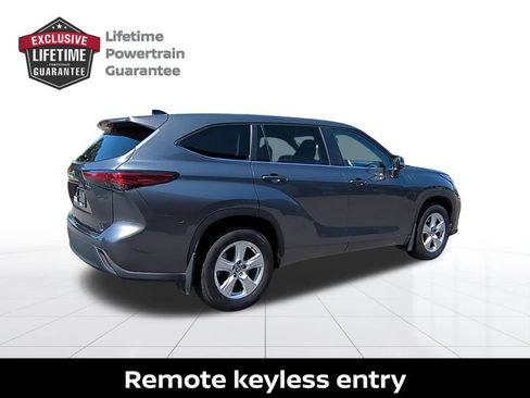 Used 2023 Toyota Highlander LE image 4