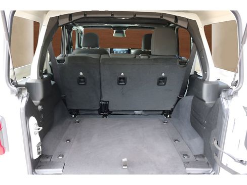 Used 2025 Jeep Wrangler Unlimited Sahara AWD/4WD image 16