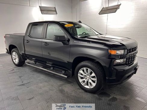 Used 2022 Chevrolet Silverado 1500 Custom image 3