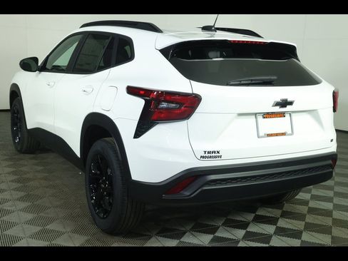 New 2026 Chevrolet Trax LT w/ Driver Confidence Package image 12