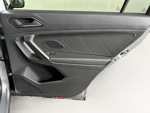 Used 2023 Volkswagen Tiguan SE image 28