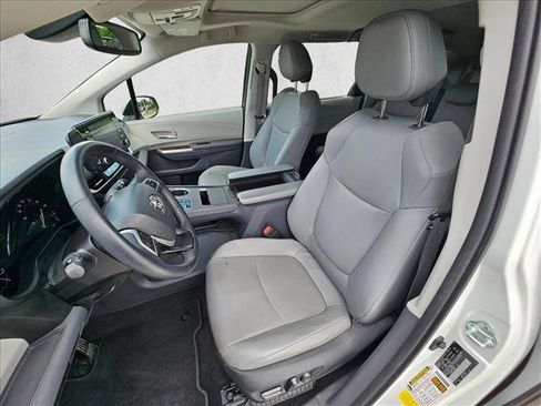 Used 2022 Toyota Sienna XLE FWD image 15