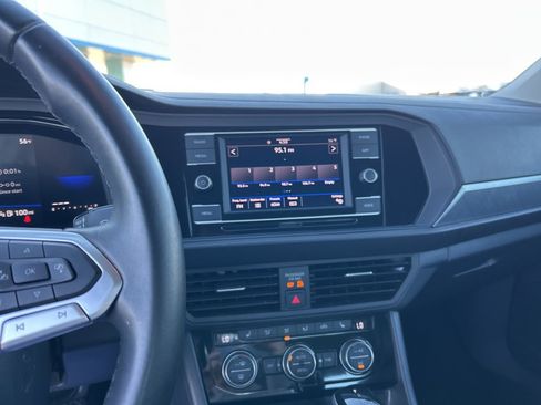 Used 2024 Volkswagen Jetta SE image 20