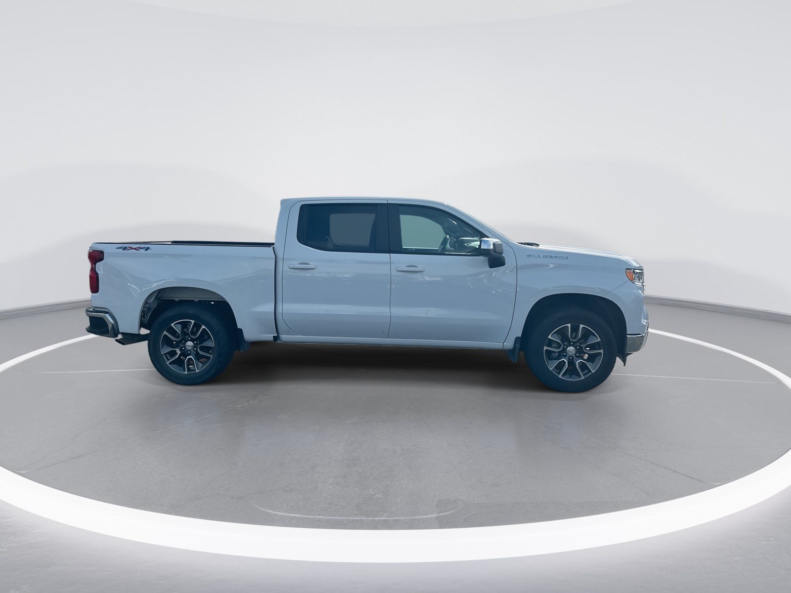 Used 2024 Chevrolet Silverado 1500 LT AWD/4WD image 10