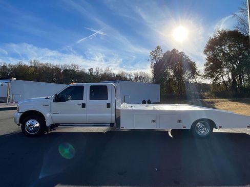 Used 2007 Ford F550 2WD Crew Cab Super Duty image 3