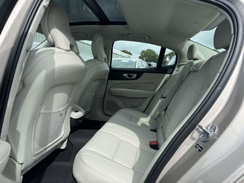 Certified 2024 Volvo S60 B5 Plus w/ Climate Package AWD/4WD image 9