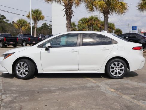 Used 2022 Toyota Corolla LE image 23