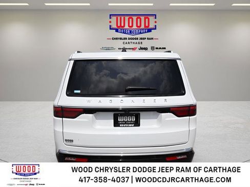Used 2025 Jeep Wagoneer 4WD image 4