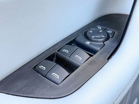 Used 2019 Chevrolet Blazer LT w/ Sound & Technology Package AWD/4WD image 18