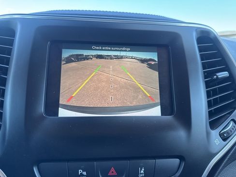 Used 2021 Jeep Cherokee Latitude Lux image 45