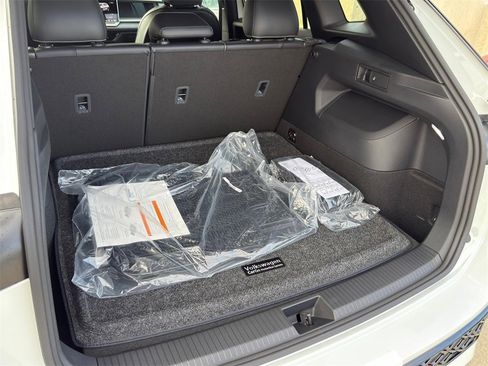 New 2026 Volkswagen Tiguan SE R-Line image 32