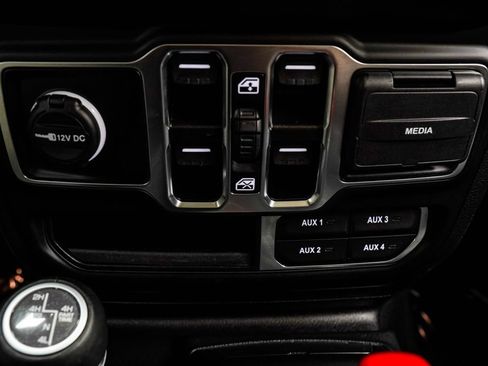 Used 2022 Jeep Wrangler Unlimited Sahara w/ Cold Weather Group AWD/4WD image 26
