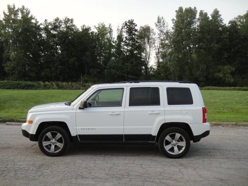 Used 2014 Jeep Patriot Latitude w/ Sun/Sound Group image 5