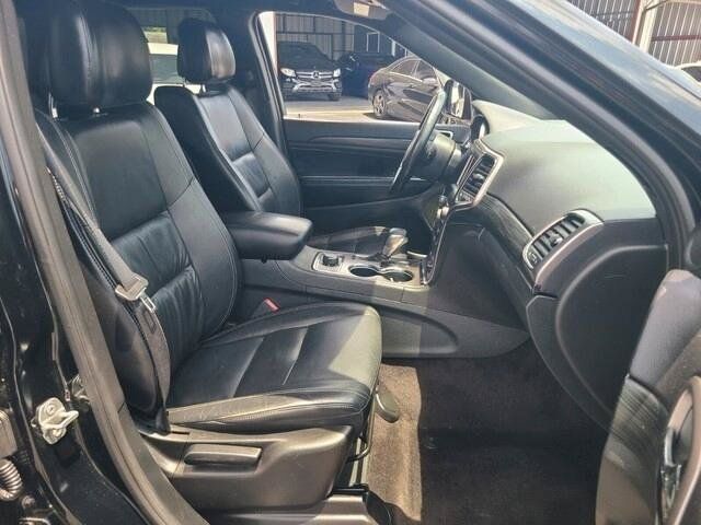 Used 2019 Jeep Grand Cherokee Laredo AWD/4WD image 11