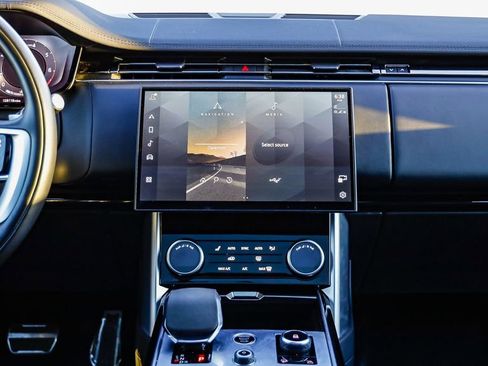 Used 2023 Land Rover Range Rover SE image 15