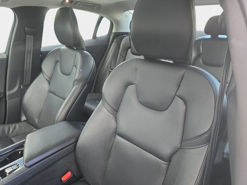 Used 2020 Volvo S60 T5 Momentum FWD image 22