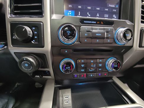 Used 2018 Ford F150 Lariat w/ Equipment Group 502A Luxury AWD/4WD image 43