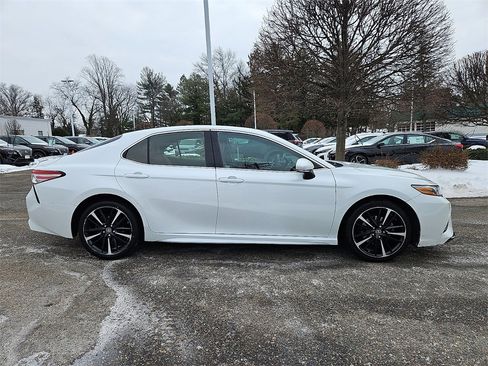 Used 2018 Toyota Camry XSE image 9