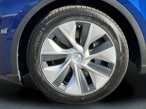 Used 2021 Tesla Model Y Long Range image 24