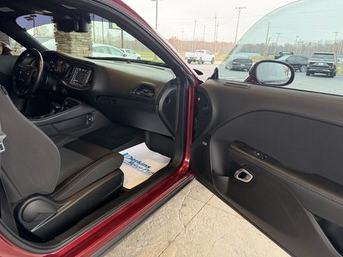 Used 2022 Dodge Challenger SXT w/ Driver Convenience Group image 27