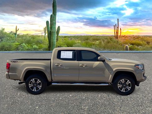 Used 2017 Toyota Tacoma TRD Sport w/ Tow Package image 6
