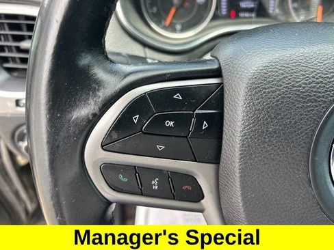 Used 2019 Jeep Cherokee Latitude Plus AWD/4WD image 17