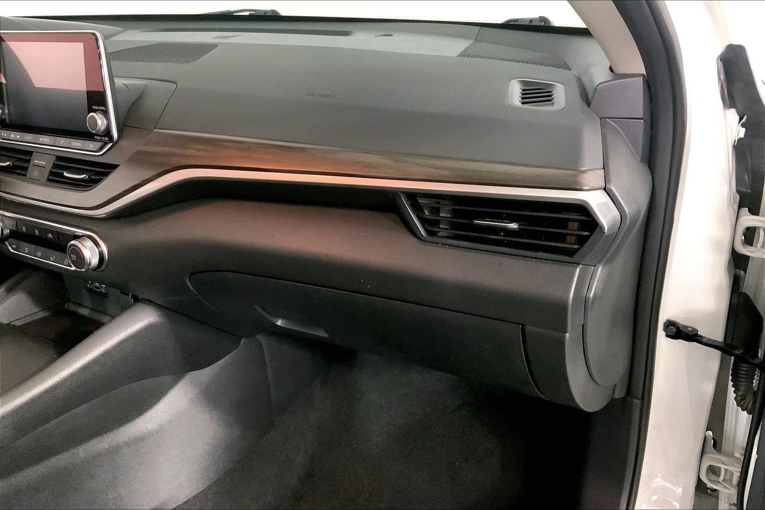 Used 2025 Nissan Altima 2.5 SV FWD image 16