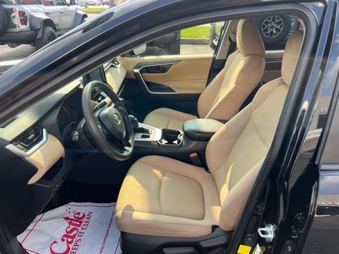 Used 2019 Toyota RAV4 LE w/ All Weather Liner Package AWD/4WD image 24