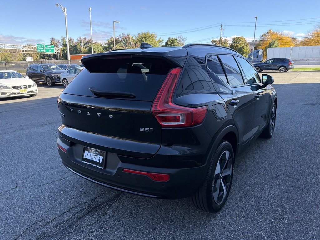 Certified 2025 Volvo XC40 B5 Plus AWD/4WD image 8