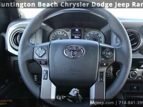 Used 2022 Toyota Tacoma TRD Sport image 15