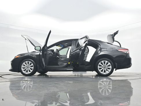 Used 2019 Toyota Camry LE image 46