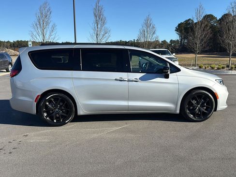 New 2026 Chrysler Pacifica Select w/ S Appearance Package image 10