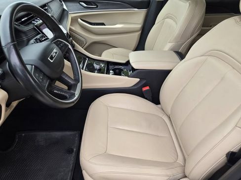 Used 2022 Jeep Grand Cherokee Limited AWD/4WD image 15
