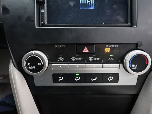 Used 2014 Toyota Camry LE image 17