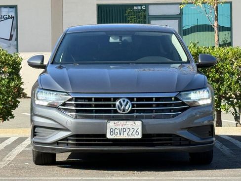 Used 2019 Volkswagen Jetta FWD image 2
