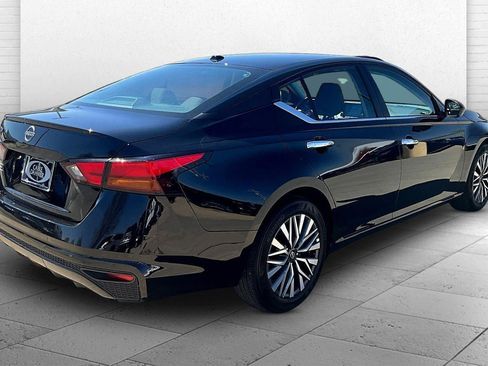 Used 2025 Nissan Altima 2.5 SV image 5