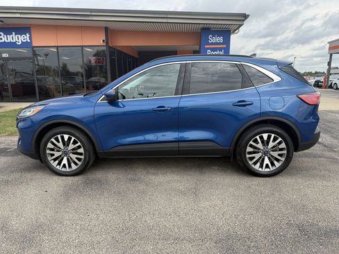 Used 2022 Ford Escape Titanium AWD/4WD image 2