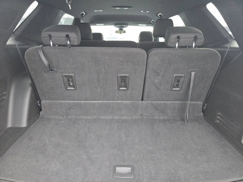 Used 2023 Chevrolet Traverse LT FWD image 16