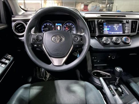Used 2017 Toyota RAV4 LE AWD/4WD image 6